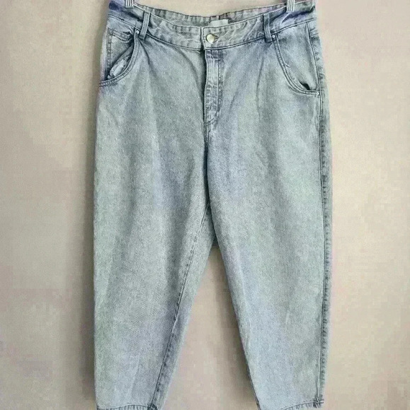 H&M Jeans Women's Size 14 High Waist Relaxed fit Faded Wash Tapered Leg - Picture 1 of 8